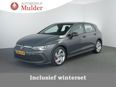 Volkswagen-Golf-0